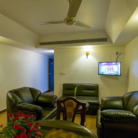 Golf View Hotels & Suites Nedumbassery Buitenkant foto