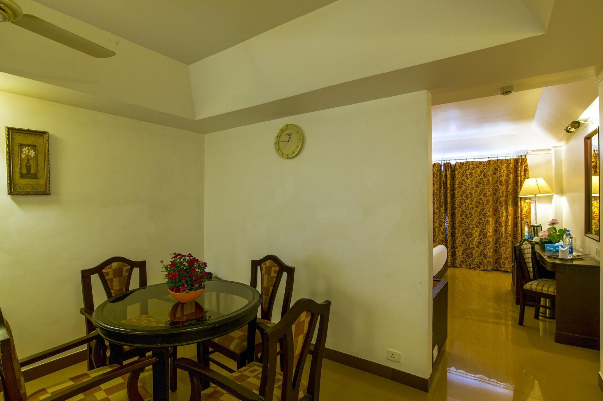 Golf View Hotels & Suites Nedumbassery Buitenkant foto
