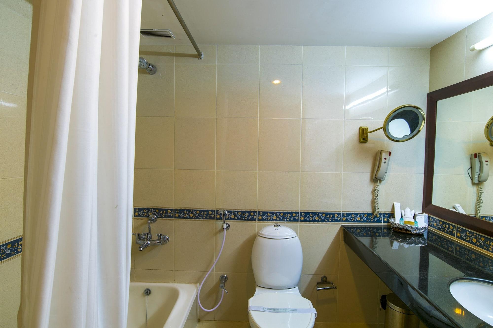 Golf View Hotels & Suites Nedumbassery Buitenkant foto