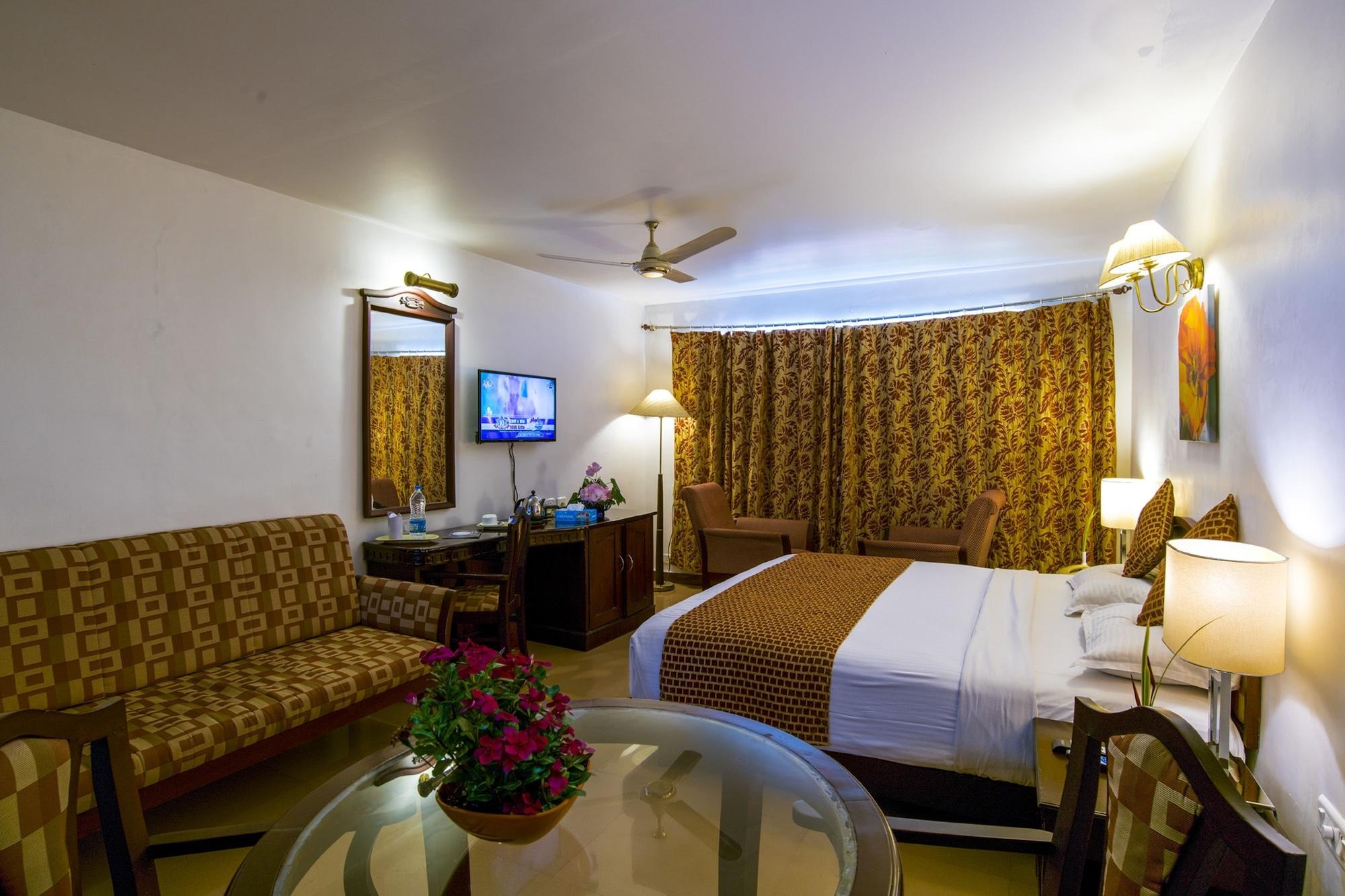 Golf View Hotels & Suites Nedumbassery Buitenkant foto