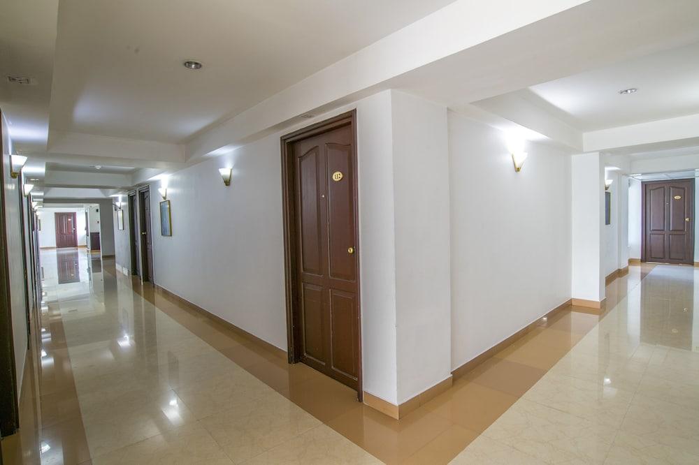 Golf View Hotels & Suites Nedumbassery Buitenkant foto