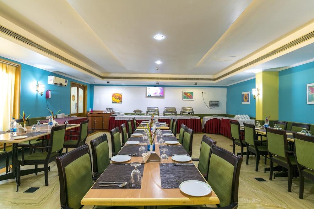 Golf View Hotels & Suites Nedumbassery Buitenkant foto