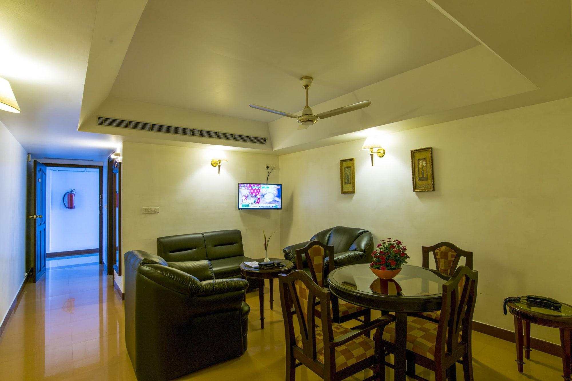 Golf View Hotels & Suites Nedumbassery Buitenkant foto