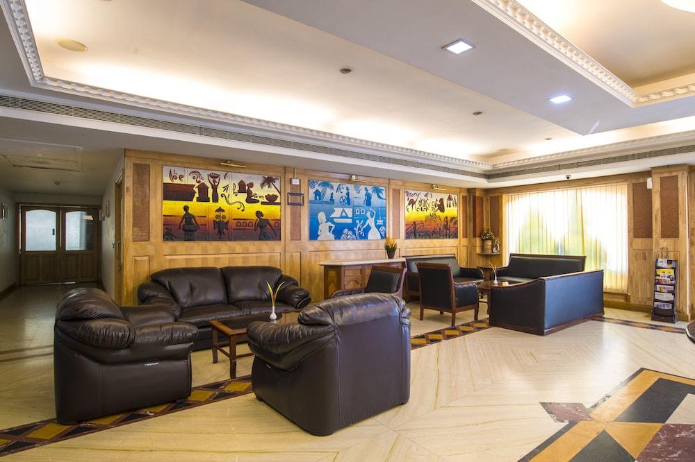 Golf View Hotels & Suites Nedumbassery Buitenkant foto