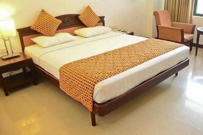 Golf View Hotels & Suites Nedumbassery Buitenkant foto