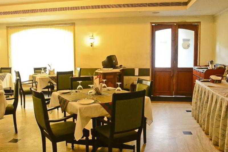 Golf View Hotels & Suites Nedumbassery Buitenkant foto