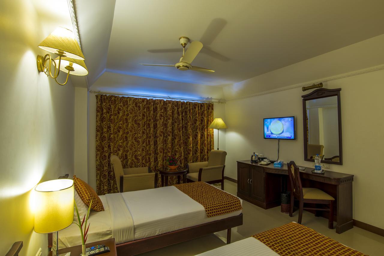 Golf View Hotels & Suites Nedumbassery Buitenkant foto