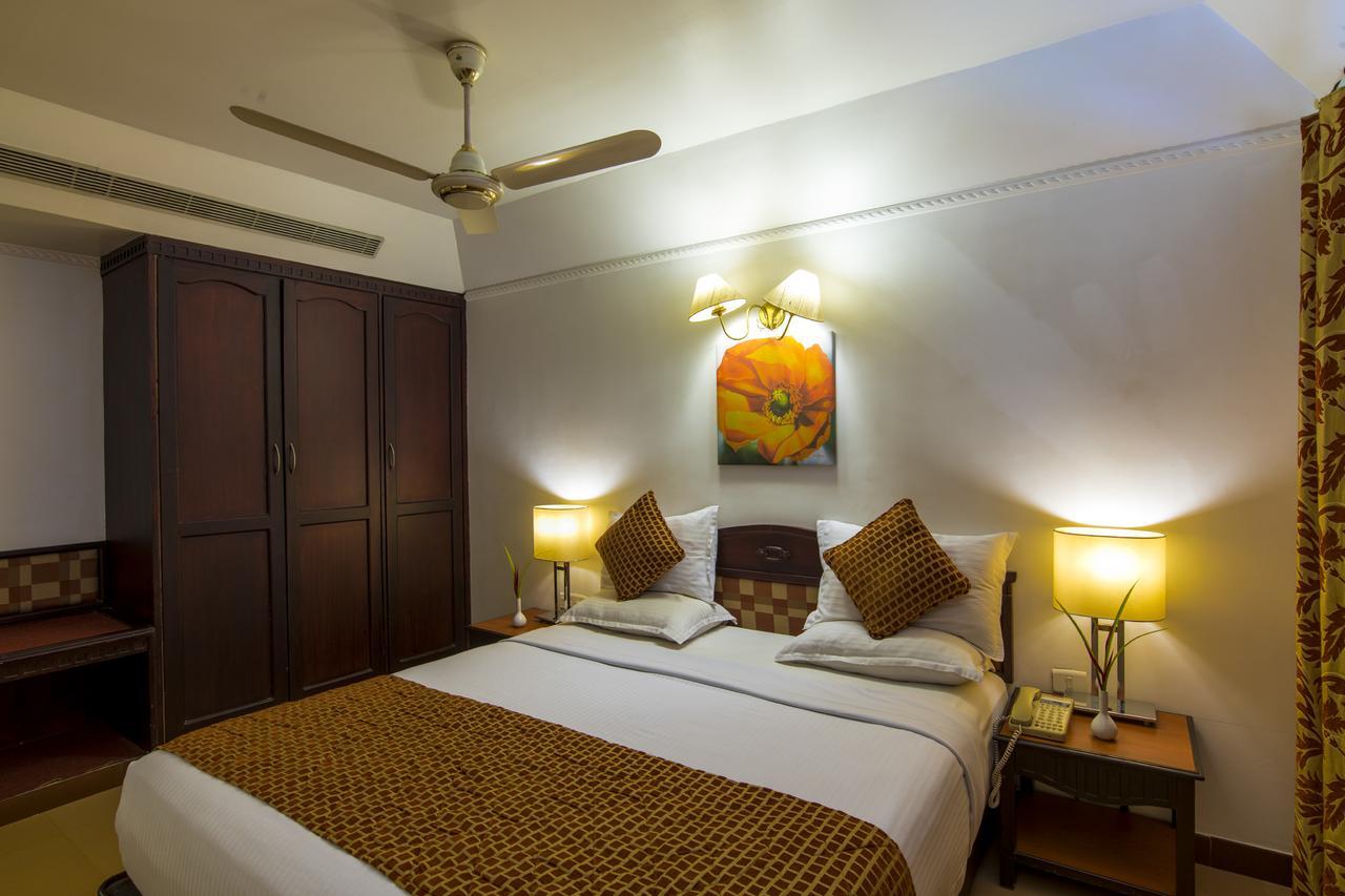 Golf View Hotels & Suites Nedumbassery Buitenkant foto