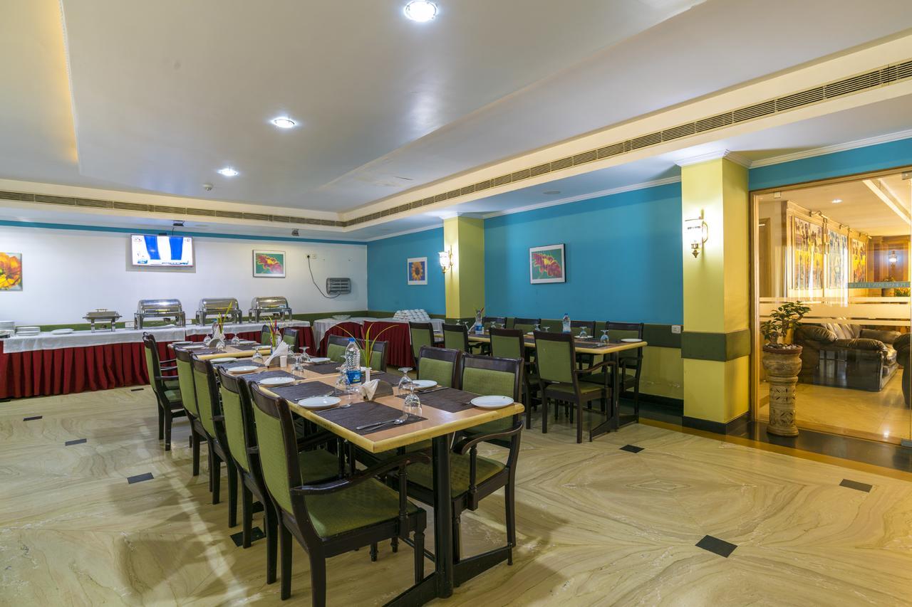 Golf View Hotels & Suites Nedumbassery Buitenkant foto