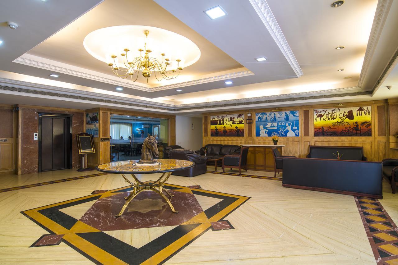 Golf View Hotels & Suites Nedumbassery Buitenkant foto