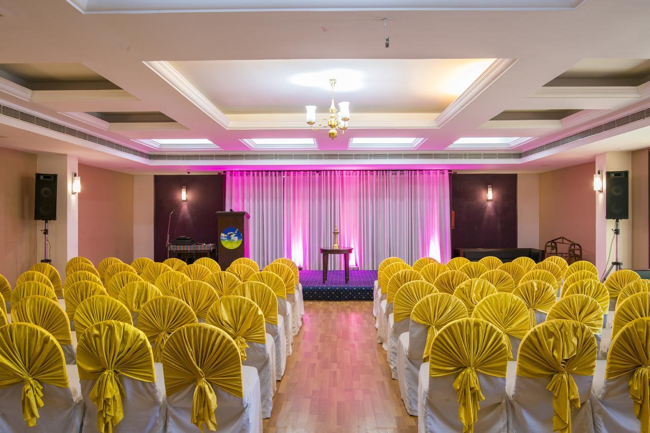 Golf View Hotels & Suites Nedumbassery Buitenkant foto