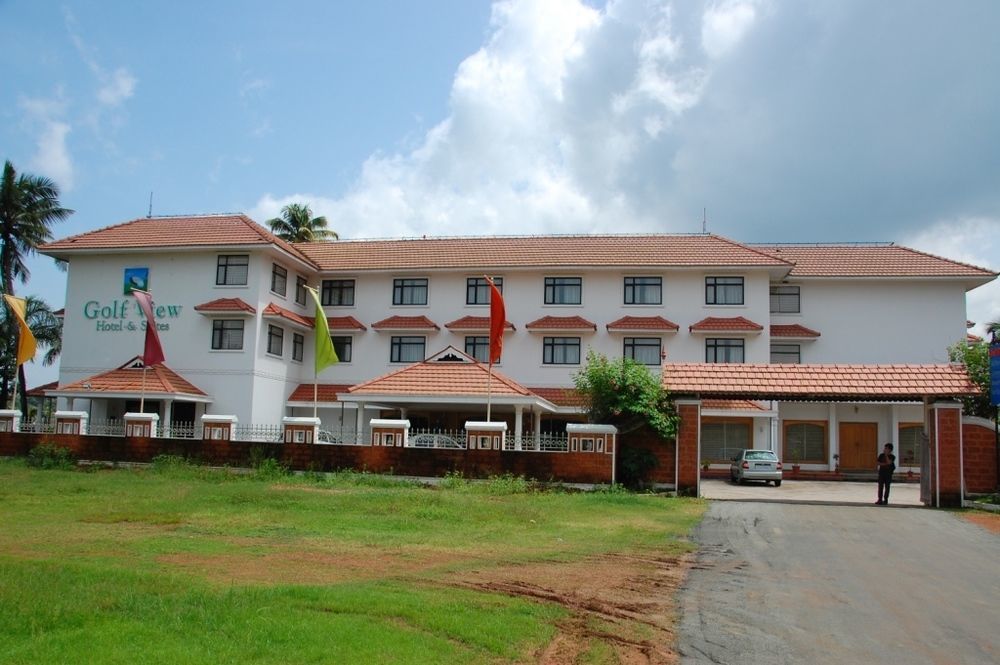 Golf View Hotels & Suites Nedumbassery Buitenkant foto
