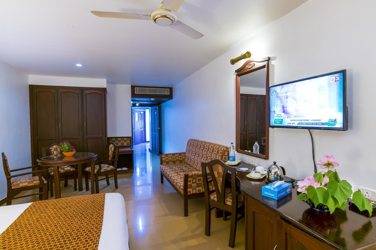 Golf View Hotels & Suites Nedumbassery Buitenkant foto