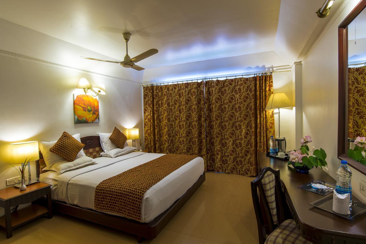 Golf View Hotels & Suites Nedumbassery Buitenkant foto