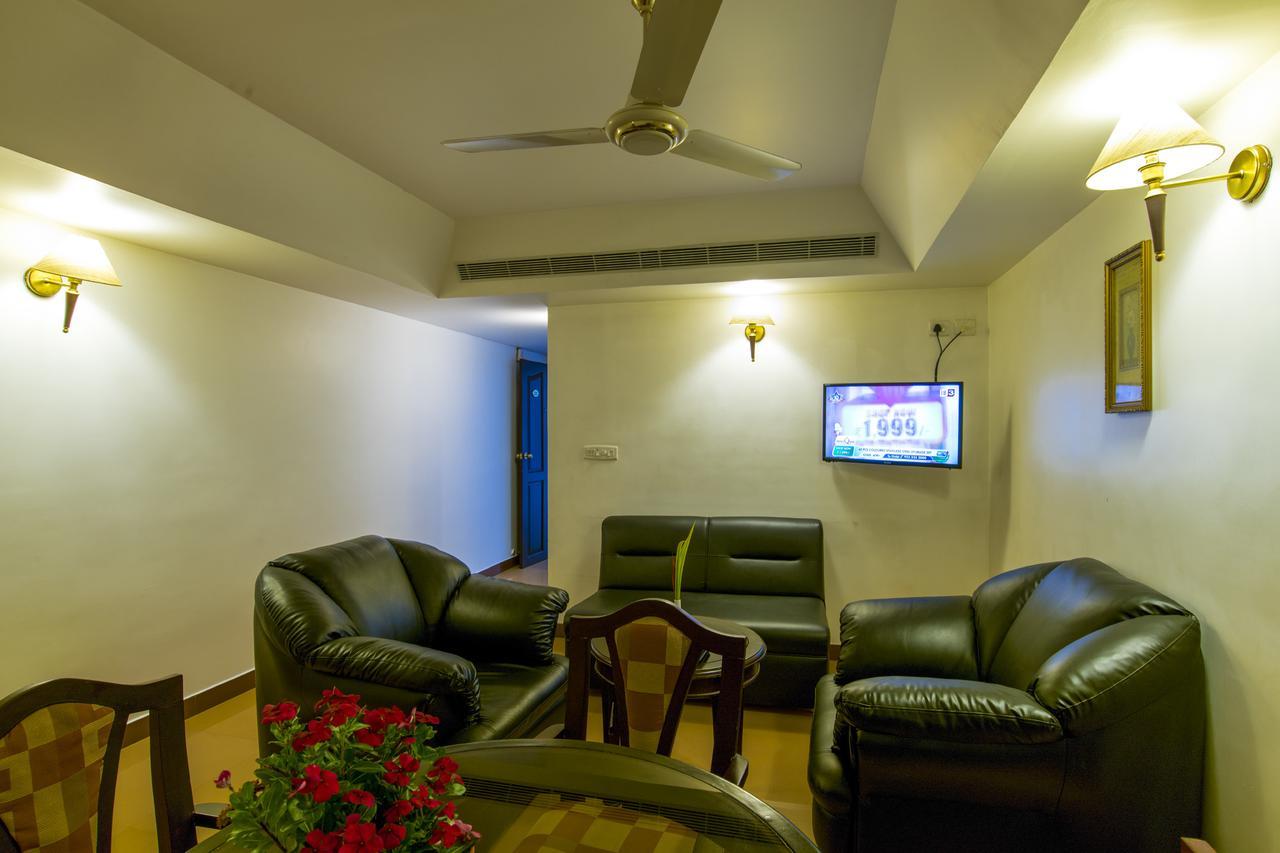 Golf View Hotels & Suites Nedumbassery Buitenkant foto